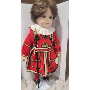 NEW Beefeate Tower of London Guard Soldier VTG Leonardo Collectio Porcelain Doll